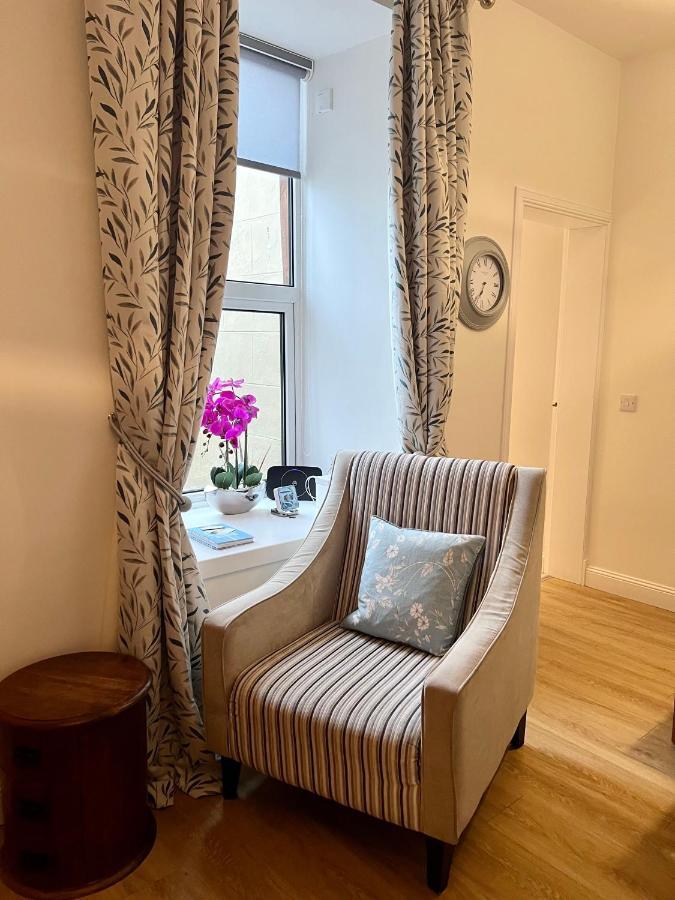 The Blue Door Apartment